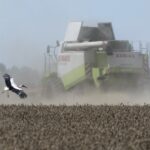 Фермер из Херсонской области первым получил почти 5 млн грн компенсации за разминирование