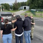 В Украину приехали 50 украинцев, депортированных из США