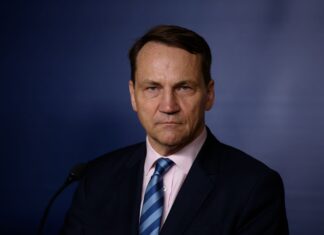 Украина может вступить в ЕС в начале 2030-х, — Сикорский