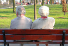 Опрос YouGov: люди на Западе осознают пенсионный кризис, но все равно против реформ