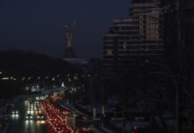 После массированной атаки РФ в Киеве без света более 800 000 абонентов – Шмыгаль