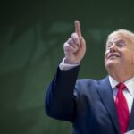 Трамп: У нас огромная армада рядом с Ираном, больше, чем в Венесуэле. Но Тегеран хочет говорить