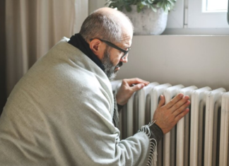 За холод в квартирах заплатят жильцы: эксперт вскрыл механизм обмана коммунальщиков