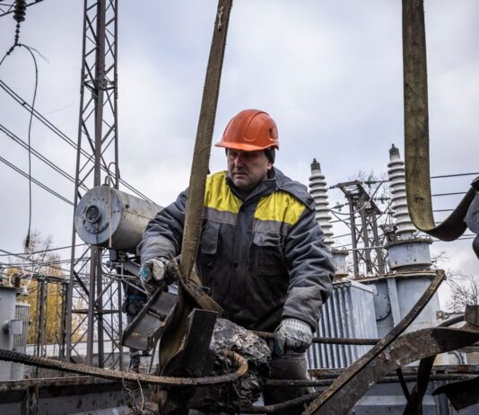 Сделали невозможное: энергетики восстановили свет, тепло и воду в Кривом Роге