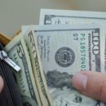 Доллар срывается с «цепи»: эксперт предупредил о курсе валют на середину января