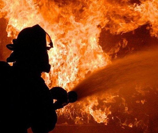 Ночной пожар в «ипотечном» доме на проспекте Нахимова: оккупанты заявили о поджоге