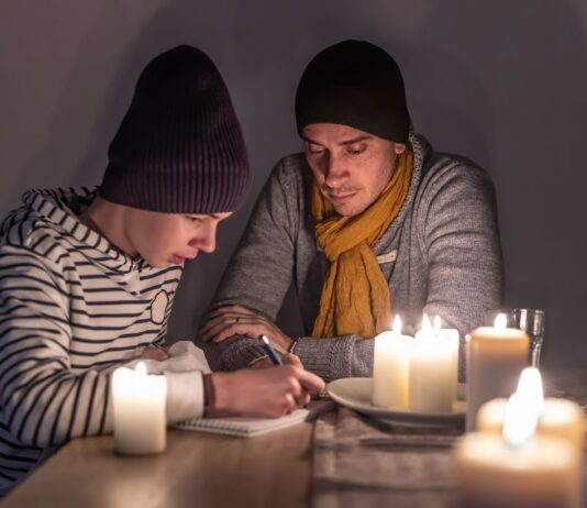 В Кривом Роге блэкаут: 45 тысяч семей без света, более 700 домов без тепла