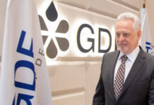 Спецразрешения на титановые руды и 112 канал: Украина продлила санкции против Фирташа и Козака