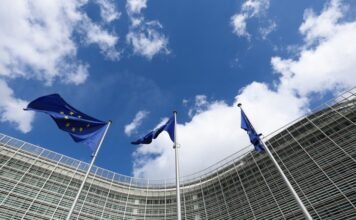 Венгрия блокирует 90 млрд евро для Украины: появилась первая реакция ЕС