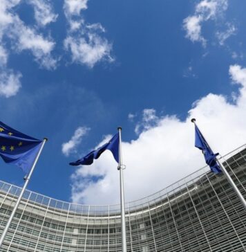 Венгрия блокирует 90 млрд евро для Украины: появилась первая реакция ЕС