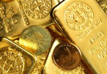 Золото поднялось выше $5000 после исторического обвала. Серебро тоже подорожало