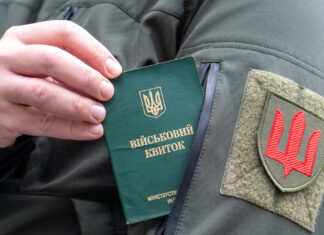 В Одессе неизвестный ударил военного ТЦК ножом и скрылся