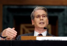 «Посмотрим, как пойдут мирные переговоры». Бессент не исключил новых санкций против России