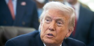 Трамп пригрозил Ирану второй авианосной группой, но переговоры оценивает положительно