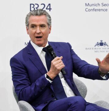 «Не приносит результатов». Главный оппонент Трампа оценил подход США к мирным усилиям