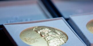 МИД призвал к бойкоту российской премии Менделеева: Они заслуживают награду Дарвина