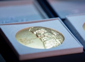 МИД призвал к бойкоту российской премии Менделеева: Они заслуживают награду Дарвина