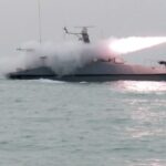 Иран провел учения в ключевом проливе для перевозки нефти и газа, за день до переговоров с США