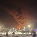 «Бежим!» Атакована нефтебаза под Псковом, защита не помогла: видео момента удара и пожара