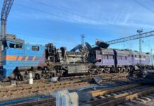 Россияне ударили по железной дороге в нескольких регионах, повреждены локомотивы – фото