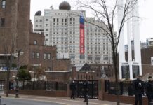 Посольство России в Сеуле сняло скандальный баннер с надписью «Победа будет за нами»