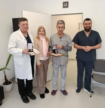 Общественное движение Мариуполя наградило врачей за спасение людей во время блокады, — ФОТО