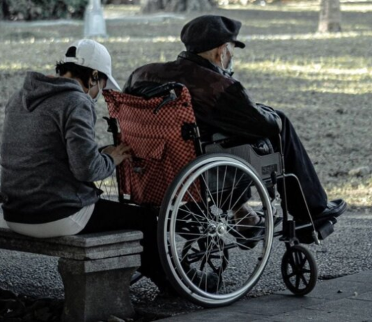 Выплаты для лиц с III группой инвалидности: какая помощь предусмотрена в 2026 году