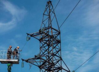 За четыре года войны в Донецкой области восстановили 1,2 тысячи подстанций и почти 30 тысяч километров линий