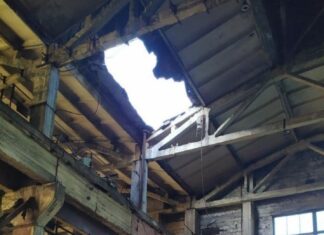 На Алчевском меткомбинате обрушилась дымовая труба: разрушена коксовая батарея, — ФОТО, ВИДЕО