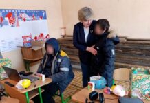 Плесня в классах и обучение в куртках: оккупанты показали работу единой школы в разрушенном Курахово, — ФОТО