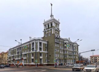 Последствия «восстановления» Мариуполя: дома со шпилями начали разрушаться, – ФОТОФАКТ