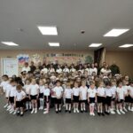 Праздник окупантов. В Мариуполе школы и детсады вовлекли в российские ритуалы, — ФОТО