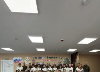 Праздник окупантов. В Мариуполе школы и детсады вовлекли в российские ритуалы, — ФОТО