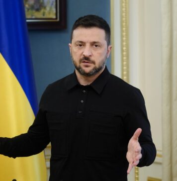 «Россияне хотят заменить меня»: Зеленский о выборах и перемирии