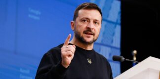 «Просто эсэмэски»: Зеленский резко прошелся по переговорщикам РФ