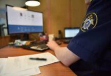 В оккупированном Мариуполе 15-летнего подростка обвинили в «терроризме» за письмо в школу