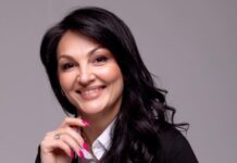 Народную депутатку Марченко, выбрасывавшую деньги за забор, приговорили к двум годам тюрьм