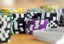 Минцифры предлагает запретить офлайн-букмекеров и изменить налог на выигрыши