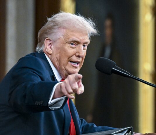 Трамп заявил о нескольких кандидатах на должность лидера Ирана. Постарается, чтобы выжили