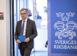 Центробанк Швеции посоветовал гражданам запастись наличными на случай войны