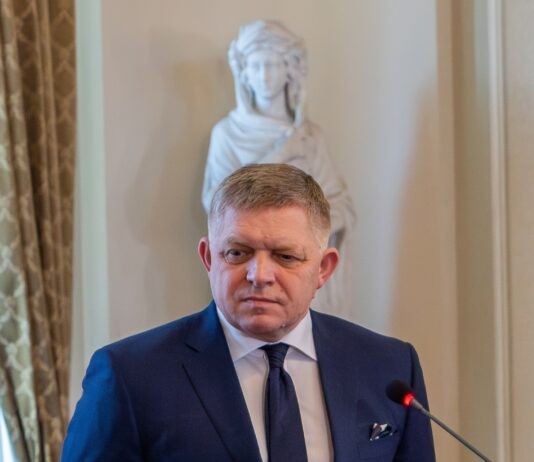 Фицо пригрозил «перенять эстафету» от Венгрии по блокированию 90 млрд евро для Украины