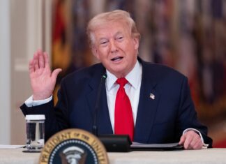 Трамп: США впервые за 50 лет открывают нефтеперерабатывающий завод – заключили крупнейший договор