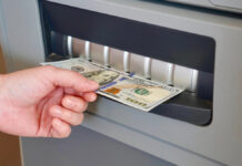 НБУ начал выдавать банкам наличную валюту после венгерского инцидента с Ощадбанком