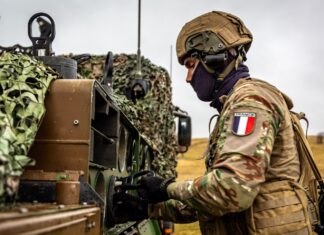 Иран атаковал дронами военную базу в Ираке: ранены шесть солдат из Франции, видео