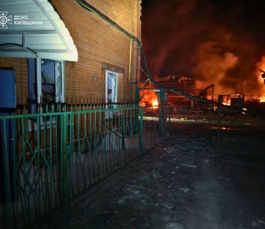 Атака Киевской области: четверо погибших, в столице перебои с транспортом и отключения света, фото