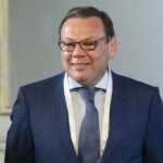 ЕС не продлил санкции двум россиянам, но это не олигархи Усманов и Фридман – Politico