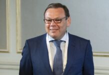 ЕС не продлил санкции двум россиянам, но это не олигархи Усманов и Фридман – Politico