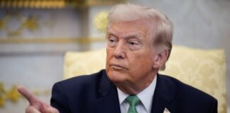 Трамп обвинил Зеленского в пиаре и отсутствии помощи по «шахедам». Говорит, с Путиным легче