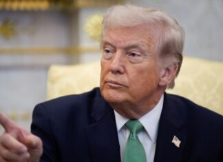 Трамп обвинил Зеленского в пиаре и отсутствии помощи по «шахедам». Говорит, с Путиным легче