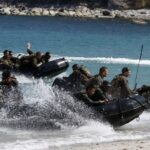 После заявлений Трампа о переговорах с Ираном CBS News пишет, что планы по отправке войск все те же